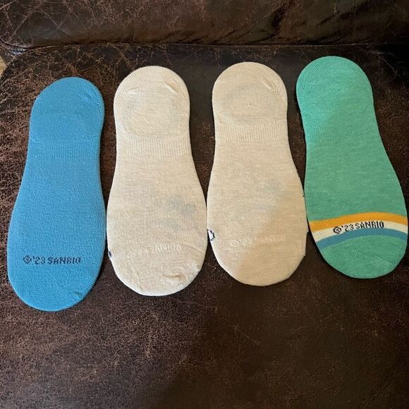 Sanrio Hello Kitty No Show Socks 4 Pairs - Picture 2 of 5